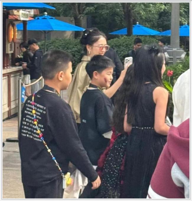 董璇佟麗婭小酒窩朵朵中秋合照 溫馨親子時(shí)光引發(fā)熱議