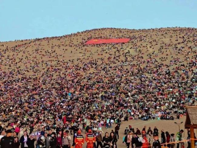 告诉王维 西出阳关全是人：假期景区人山人海