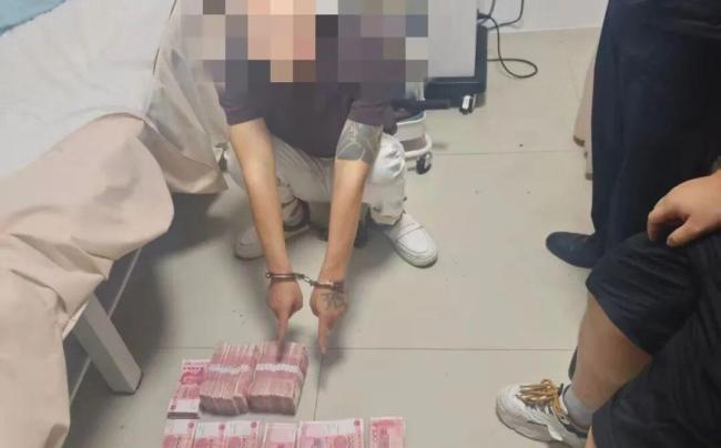 男子通过刷视频定位 偷走份子钱38万 抖音成作案线索