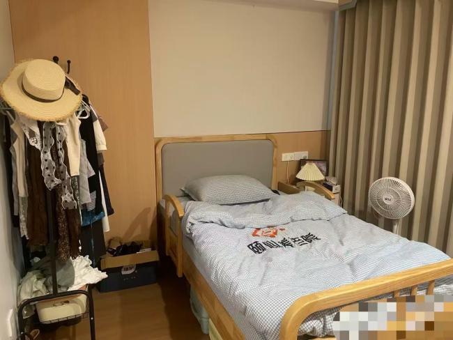 27岁女生月租1500元住进养老院 陪伴奶奶共度时光