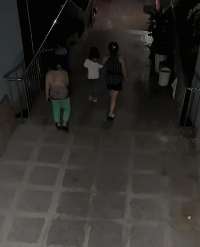 女孩到同学家玩 两天后发现父亲离世！