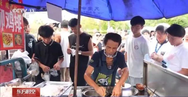 鸡排哥美颜出镜回应上央视 真诚服务圈粉无数