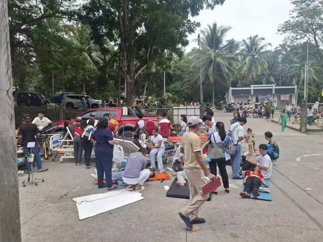菲律賓強震後發生多次餘震 造成人員傷亡