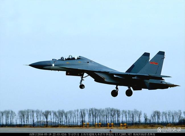 歼16黄岩岛巡逻警戒画面 展现空中实力