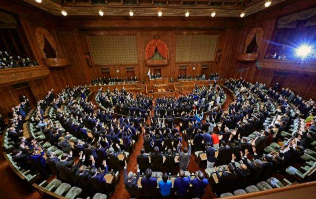 日本政坛乱了：首位女首相或“难产”，政权更迭可能性多大？ 政治风暴下的未知数