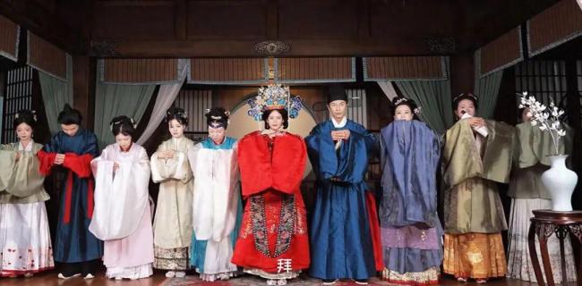 翁虹母女哭成泪东谈主