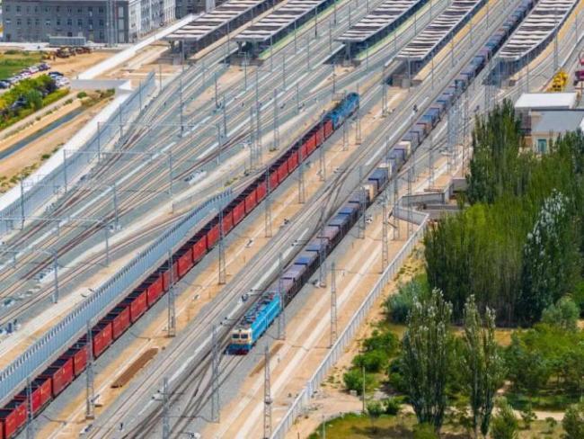 全国铁路今起实行新列车运行图 优化客货运输结构