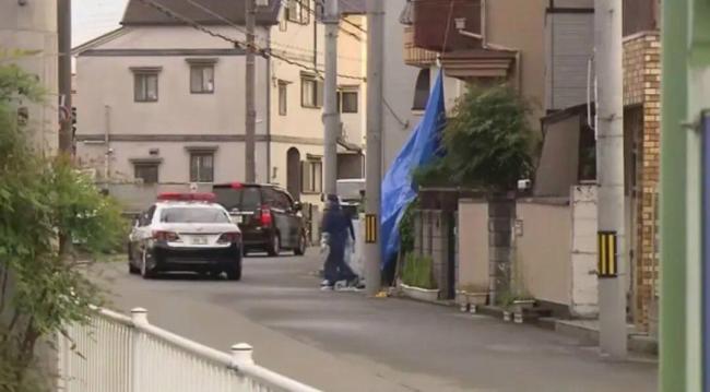 日本一女子当着警察面砍死83岁邻居