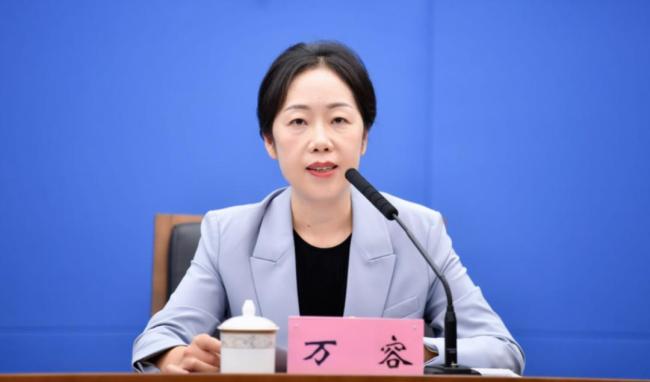 万容已任重庆市荣昌区委书记