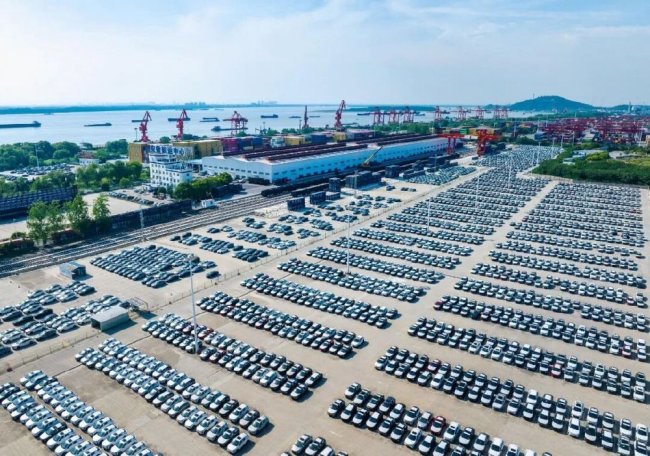 美国网友中国“扫货” 揭示关税政策困境 反向代购热潮