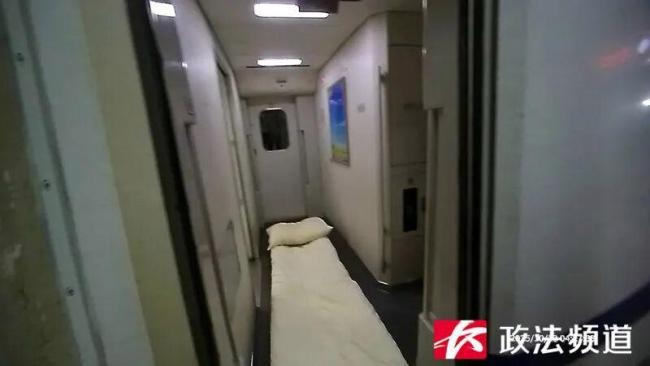 孕妇高铁突发分娩 工作人员紧急救援 生命接力温暖人心