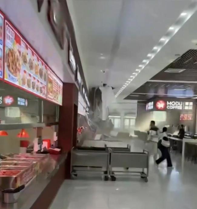高校工作人员回应食堂吊顶垮塌