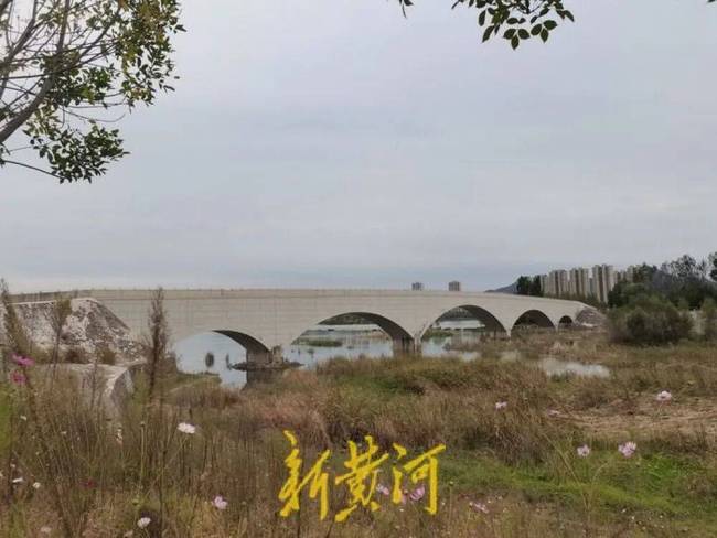 唐山迁西一桥梁疑似移位下沉 安全隐患引关注