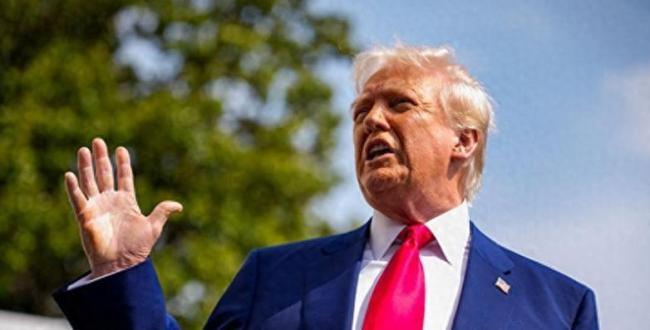 签完停火协议 特朗普站C位合影喊话 摘桃子引发争议