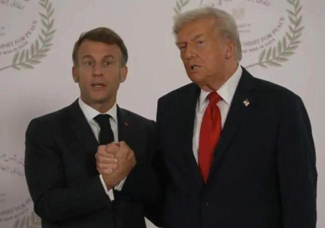 特朗普与马克龙26秒握手 掰腕式较量再现