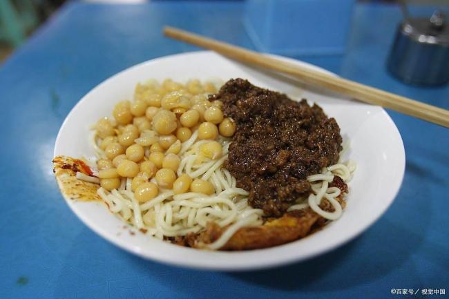 二孩妈妈比利时摆摊卖豌杂面月入6万 异乡创业梦