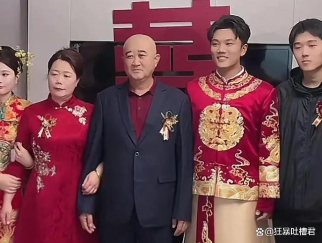 解清帅为奶奶守灵一夜未眠 26载守望终落幕