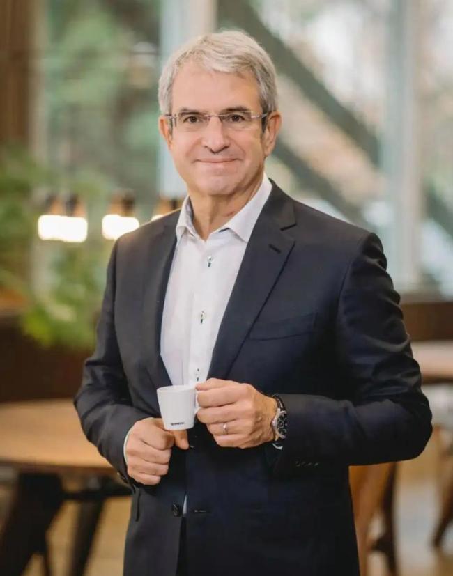 雀巢新老总刚上台,就宣布裁员1.6万人!股东很高兴:股价大涨 加速企业转型