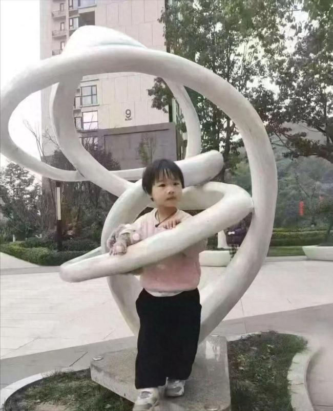 找到走失4岁女童后派出所所长哭了 真相扑朔迷离