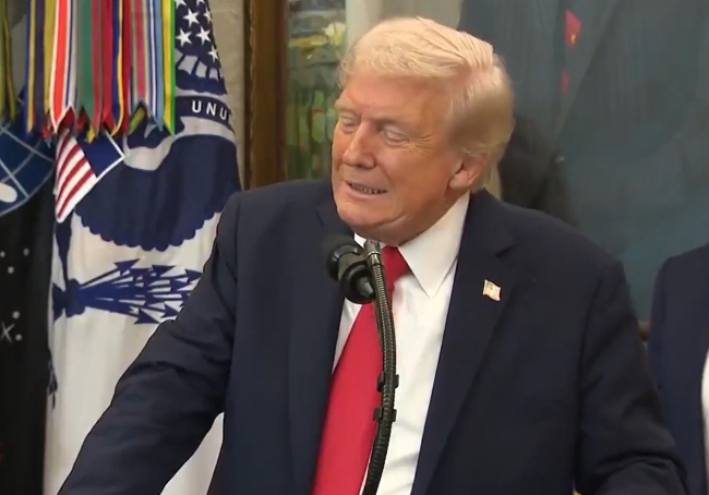 特朗普:普京说不喜欢我卖给乌导弹 战斧导弹成焦点