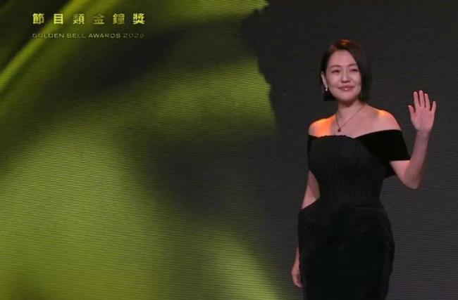小S复工亮相金钟奖 给大S献歌 姐妹情深泪洒现场