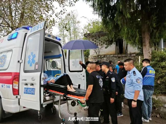 八旬老人失联 救援队昼夜搜救寻回 24小时不懈努力