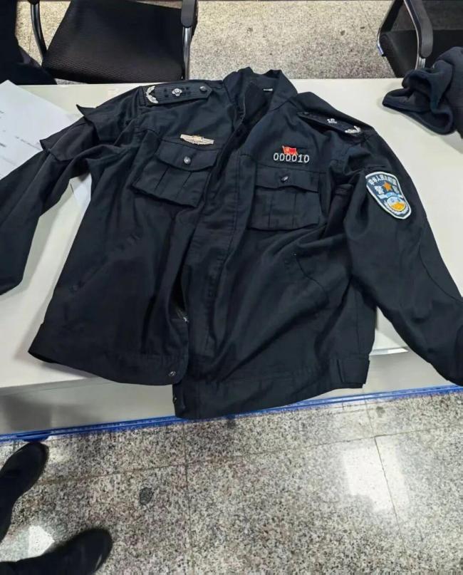 男子穿假警服到派出所指导工作 戏精被识破
