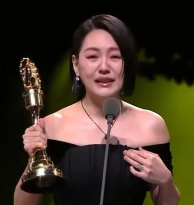 小S得奖后泪崩 姐姐的鼓励成就今日荣誉