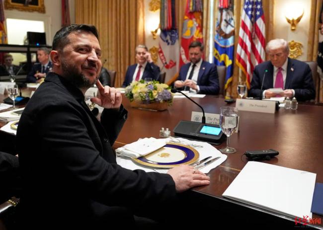 见泽连斯基前,特朗普先来了场“音乐外交”:邀著名盲人男高音白宫展歌喉