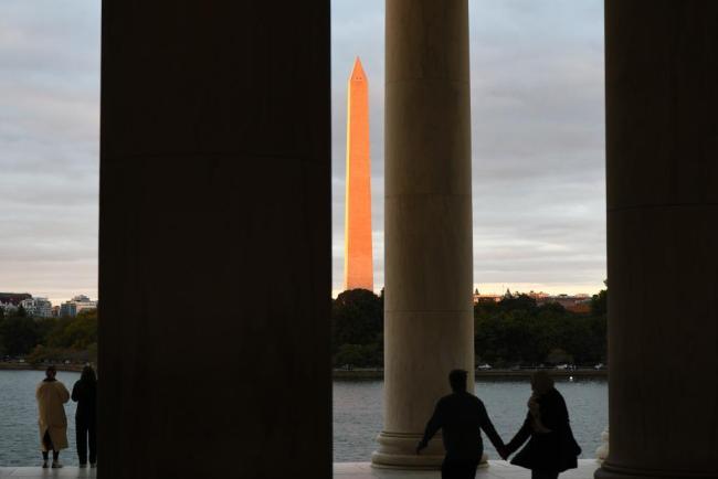 美国联邦政府“停摆”影响扩大 大量雇员无薪休假