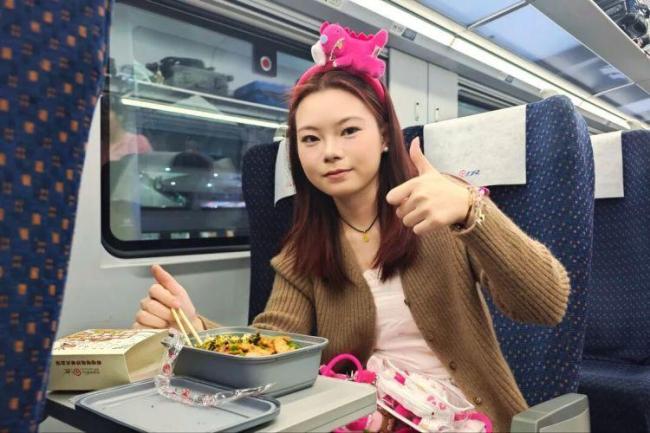 国铁成都局高铁盒饭上新