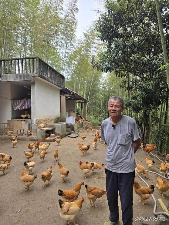 51岁大哥摆摊半年一分钱没挣 无人摊的温暖与信任