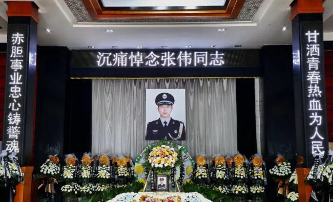 刑警因公牺牲 倒下前仍在破案追凶 沉痛悼念送别战友
