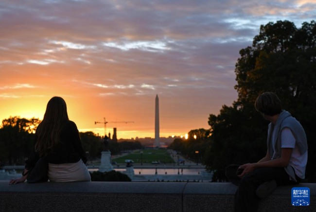 美国政府停摆时长恐创记录 两党僵持不下