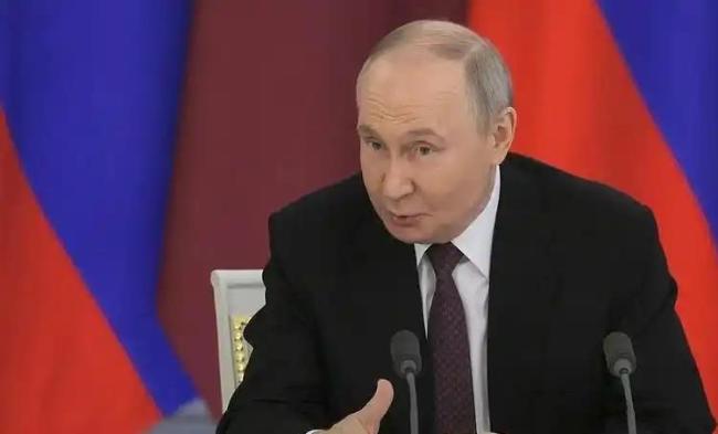 泽连斯基：什么也不会给普京 外交表演背后的绝望博弈