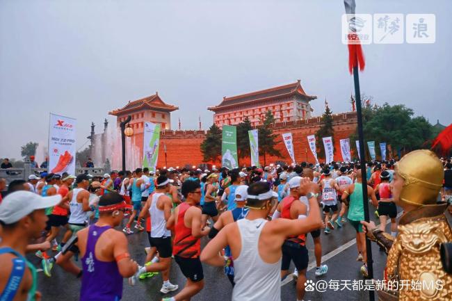 西马的热情点燃的不仅是跑者 穿越历史奔向未来