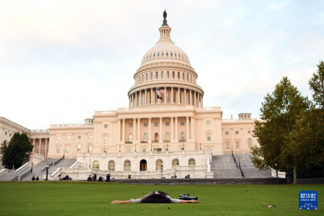 美国政府停摆时长恐创记录 两党僵持不下