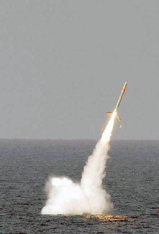 特朗普:美国不能把所有武器都给乌 “战斧”导弹交付仍待定