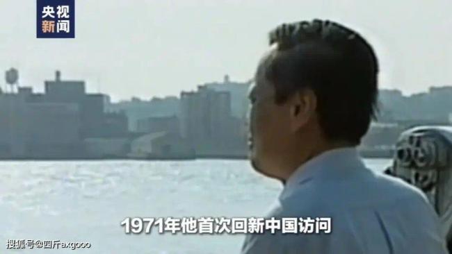 市民持多份杨振宁逝世当日报纸来悼念 一代巨匠谢幕引发全球哀思