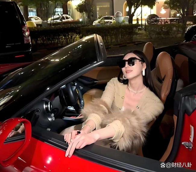 开大劳、住豪宅,炫富网红扎堆演“破产”,哭一场清货 2000万? 流量密码转向破产叙事