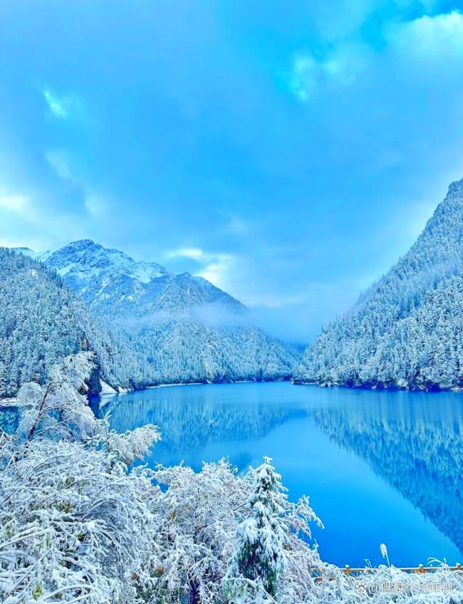 雪后九寨沟美成了童话世界