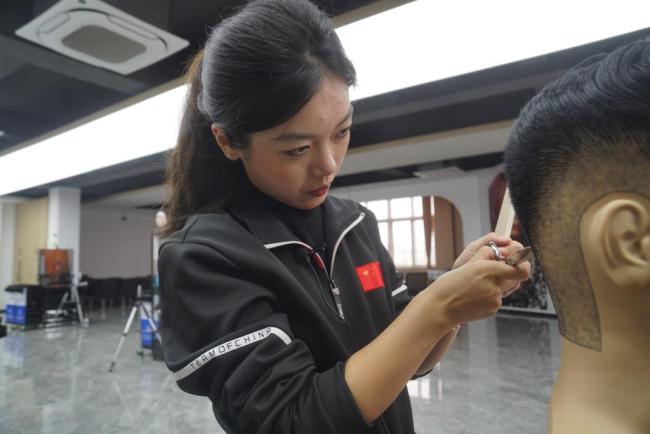 20岁技校女生靠剪发闯进国家队 千锤百炼铸就匠心