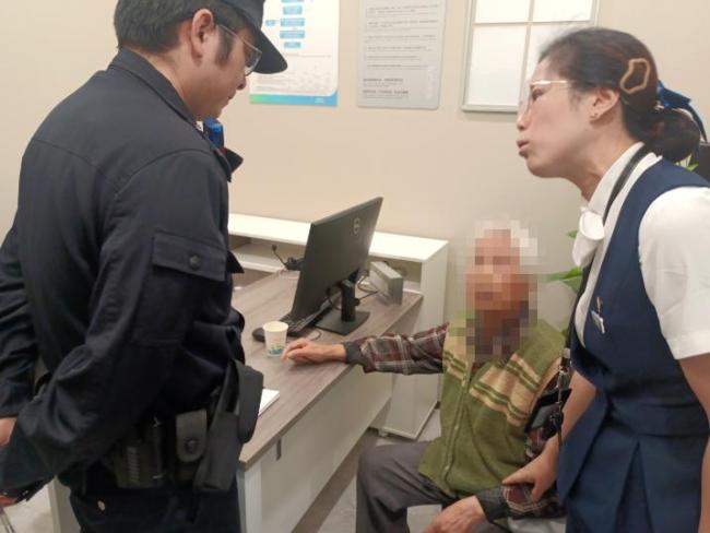 老人要取696万现金 银行经理报警 成功阻止诈骗保住养老钱