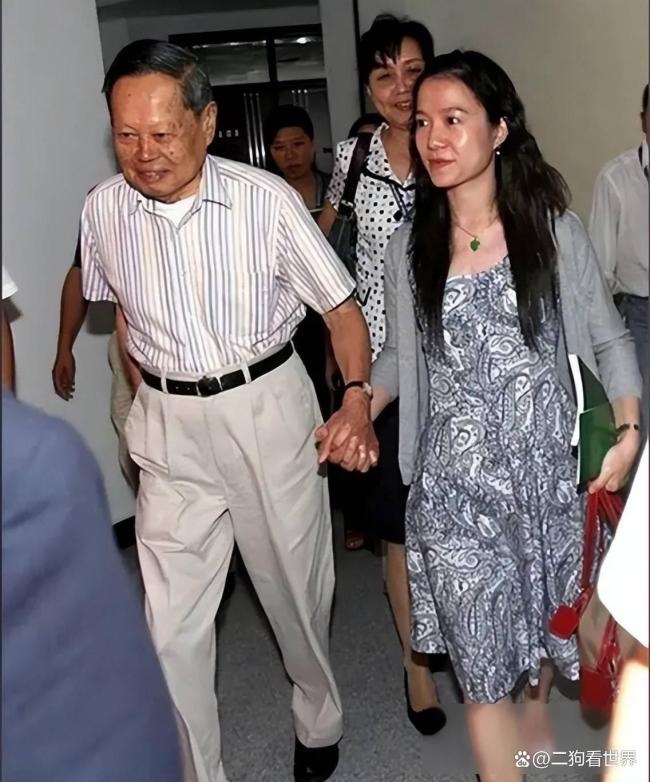 杨振宁先生遗体告别仪式今日举行 缅怀一代科学巨匠