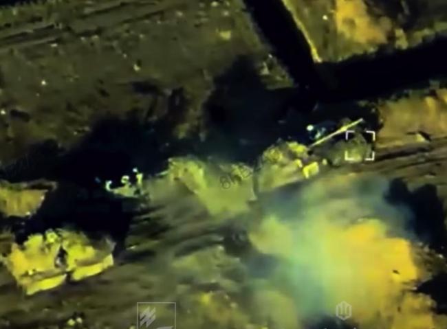 俄军频繁动用装甲部队突破乌军防御 实为补给与轮换