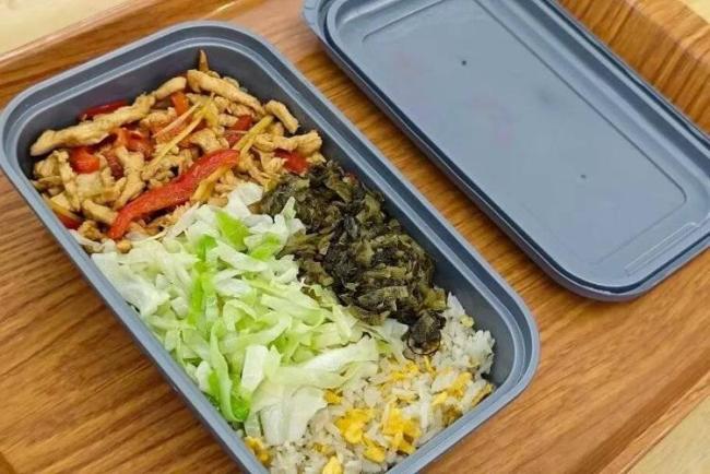 高铁推出17元盒饭：门店现炒，可送餐到座