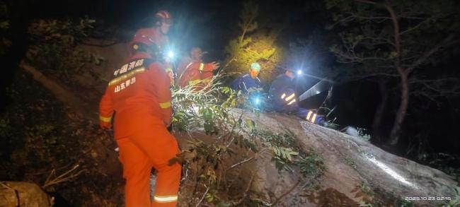 驴友看“网红攻略”走野路夜困大珠山 盲目探险需谨慎