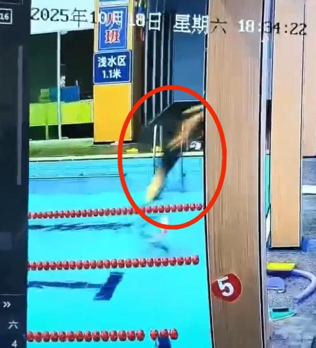 男子教女儿游泳时跳水致死