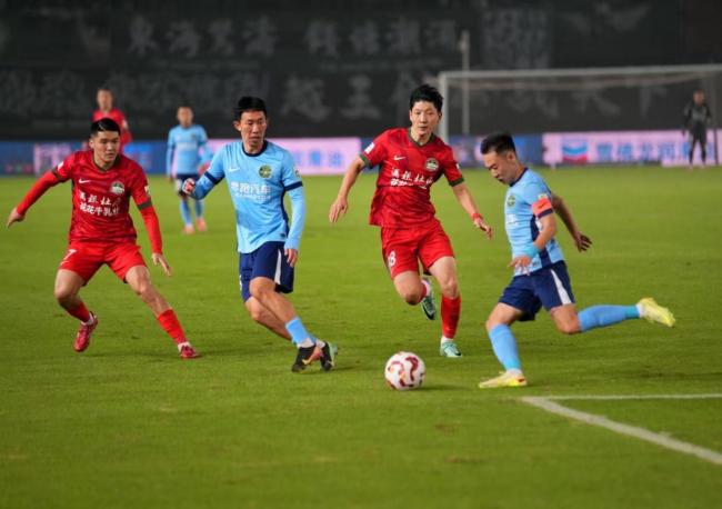河南队主场2-2遭浙江队绝平 精彩对攻战