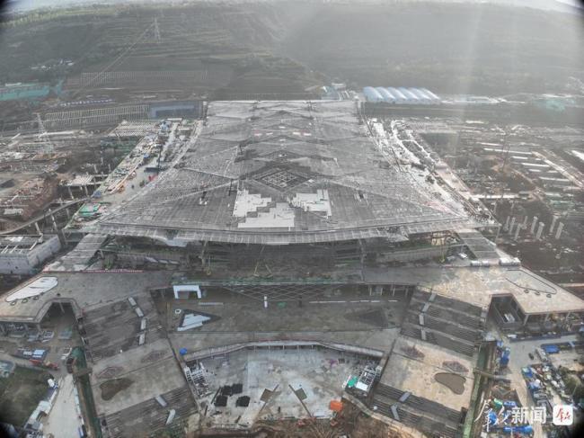 我国西部在建最大高铁站取得新进展 主体结构完工